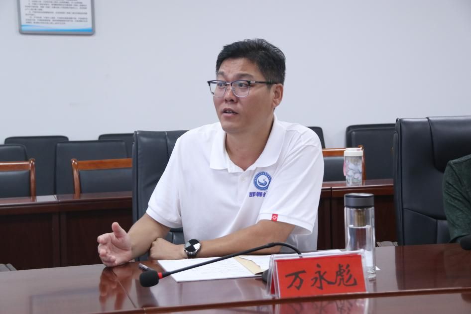 我校成功举办2025年新入职试讲活动校领导深入一线指导，助力新教师成长启航